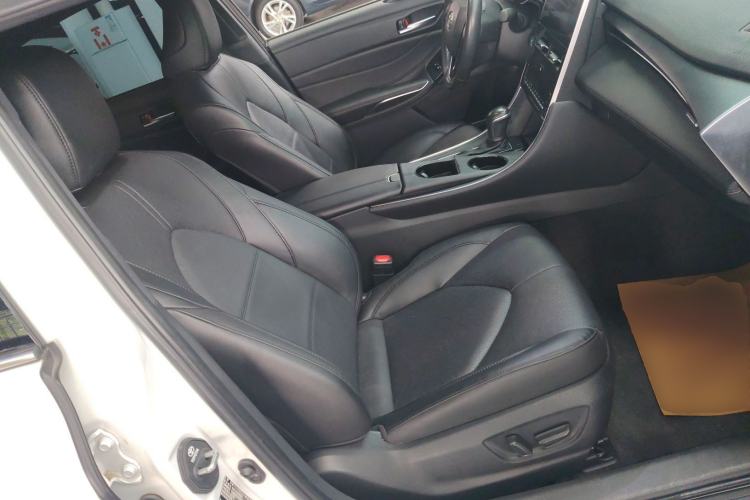Used Toyota Avalon 2023 Dual-Engine 2.5L Luxury Edition Right Front Seat