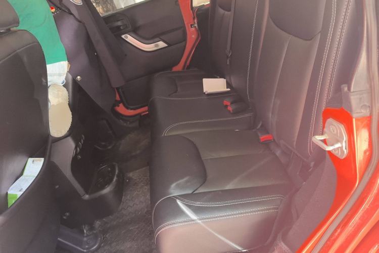 Used Jeep Wrangler 2014 3.0L Sahara Four-Door Edition Left Rear Seat