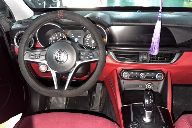 Used Alfa Romeo Stelvio 2017 2.0T 200HP Elite Edition Steering Wheel