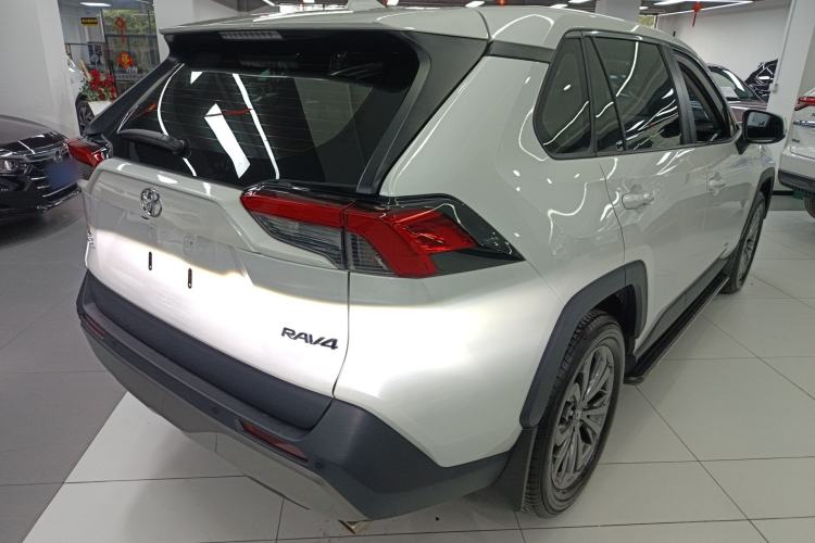 Used Toyota RAV4 2024 2.0L CVT Two-Wheel Drive Fashion Edition Rear Right 45 Deg