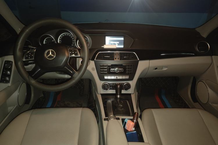 Used Mercedes-Benz C-Class 2010 C 180K Classic model