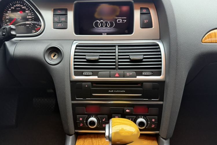 Used Audi Q7 2014 35 TFSI Off-road Model Interior 6