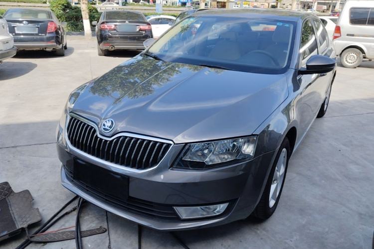 Used Skoda Octavia 2015 1.6L Automatic Yijie Edition Guazi used car, China used car export, Used car for sale, Used cars, Cheapest cars for sale