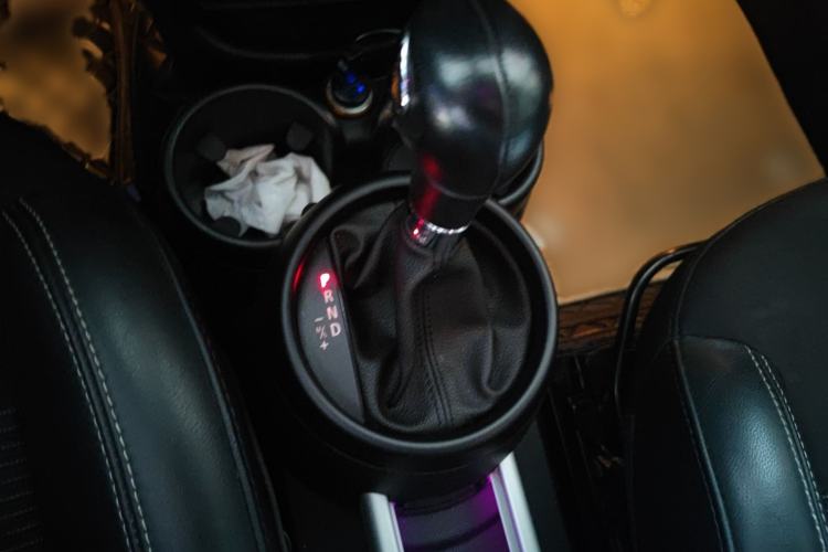 Used MINI Countryman 2014 1.6T COOPER ALL4 Fun Gear Lever