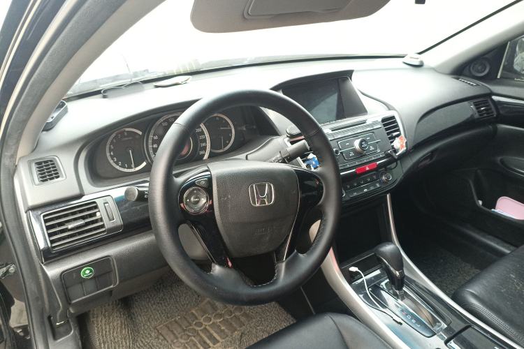 Used Honda Accord 2016 2.0L Comfort Edition Center Console