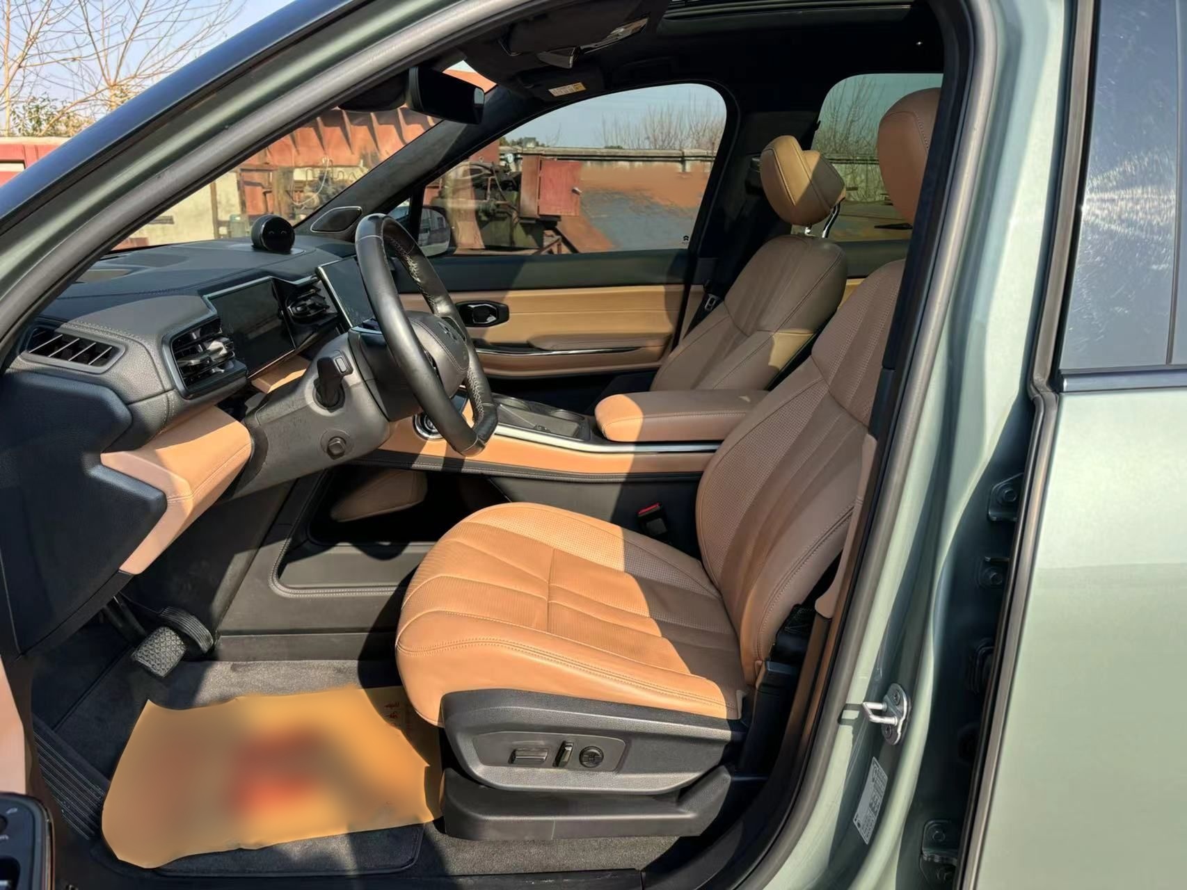 Переднее сиденье в автомобиле