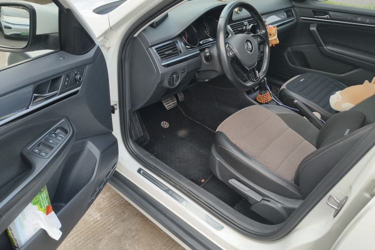 Used Volkswagen C-TREK 2018 1.5L Automatic Comfort Model Driver Seat