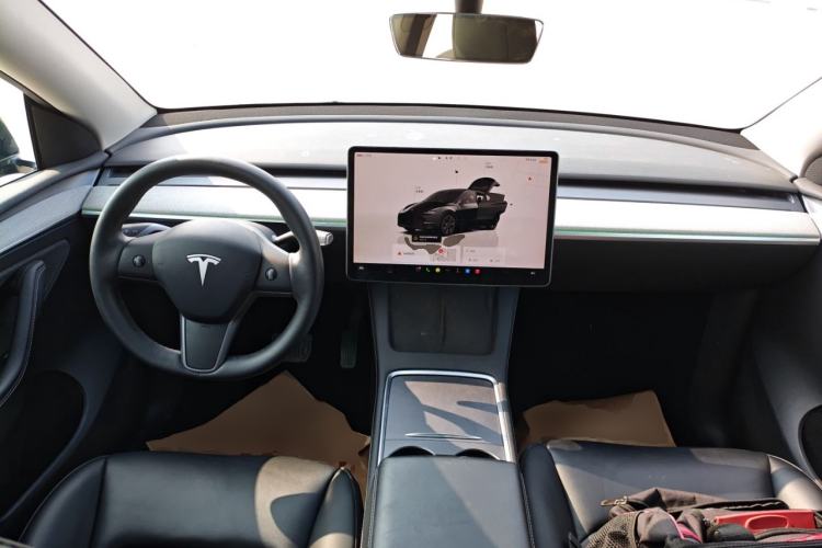 Used Tesla Model Y 2023 Rear-Wheel-Drive Version Center Console