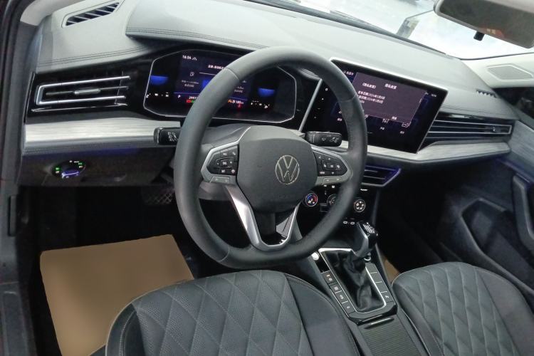 Used Volkswagen Sagitar 2023 300TSI DSG Excellence Edition Center Console