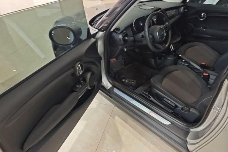 Used MINI 2023 1.5T ONE Driver Seat