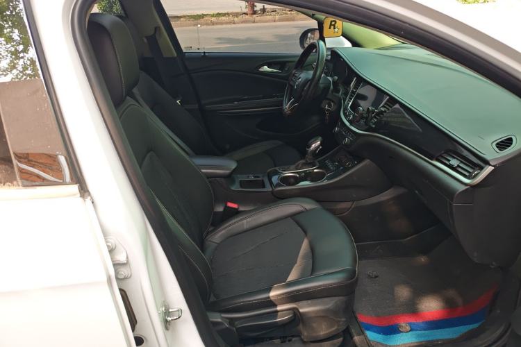 Used Buick Verano 2020 20T CVT Leading Edition Right Front Seat