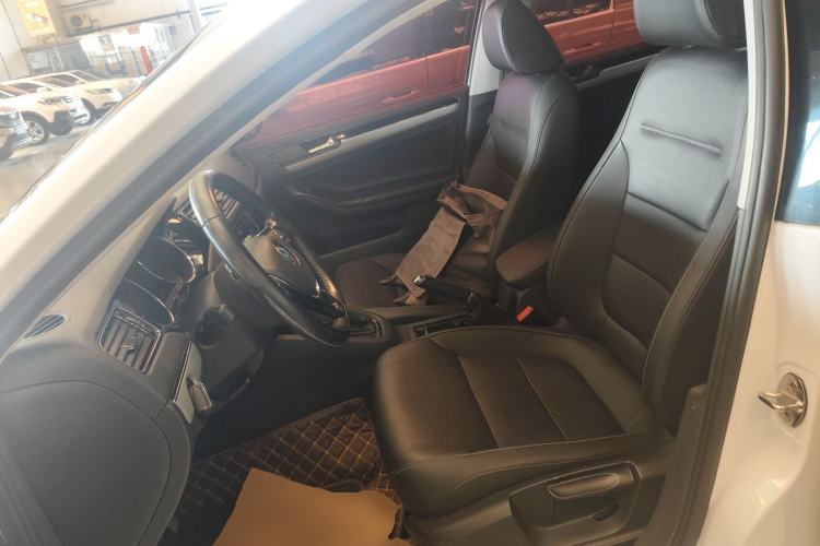 Used Volkswagen Sagitar 2017 230TSI Automatic Comfort Version
