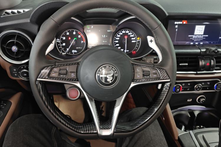 Used Alfa Romeo Stelvio 2017 2.0T 200HP Luxury Edition Steering Wheel