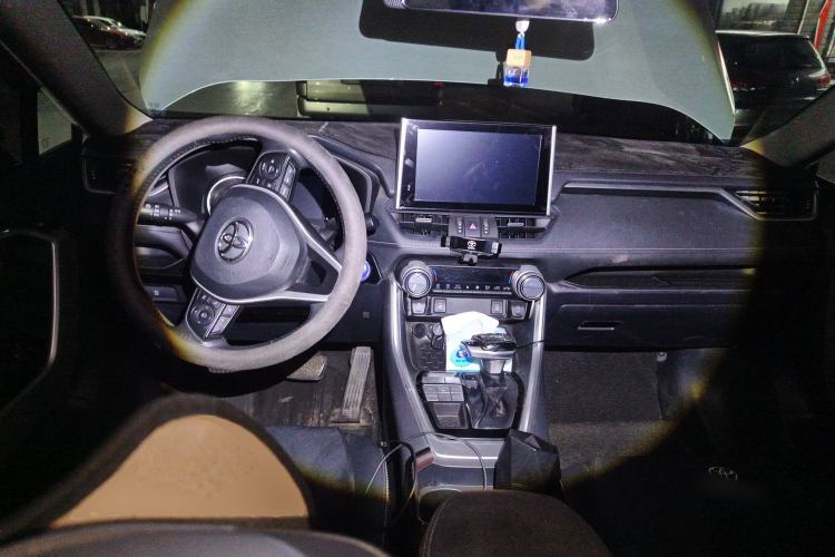 Used Toyota RAV4 2021 2.0L CVT 4x4 Style PLUS Edition Center Console