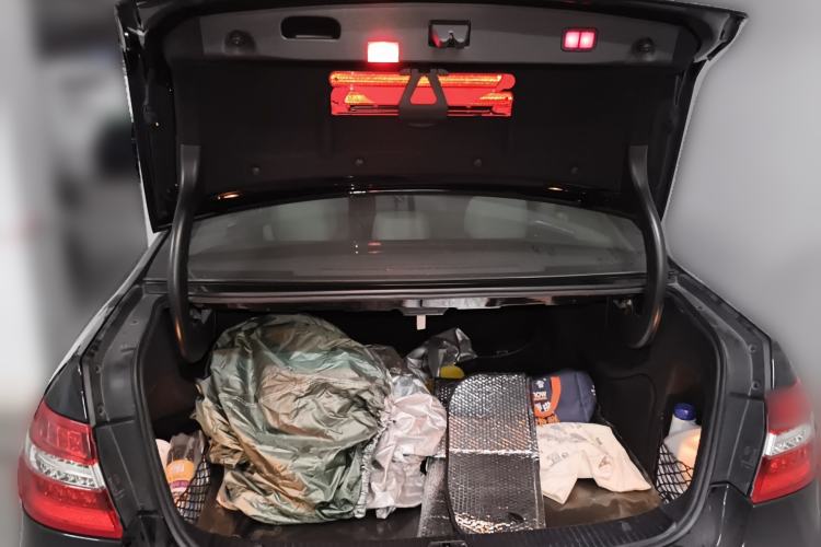 Used Mercedes-Benz E-Class 2009 E 300 Fashion Model Trunk