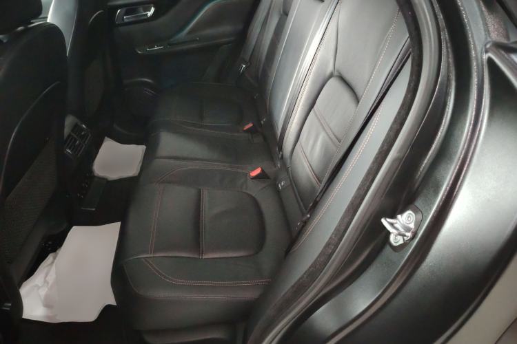 Used Jaguar F-PACE 2018 2.0T Two-Wheel Drive Urban Deluxe Edition
