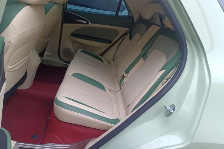 Used ORA Good Cat 2023 401 km Standard Range Premium Version Lithium Iron Phosphate Left Rear Seat