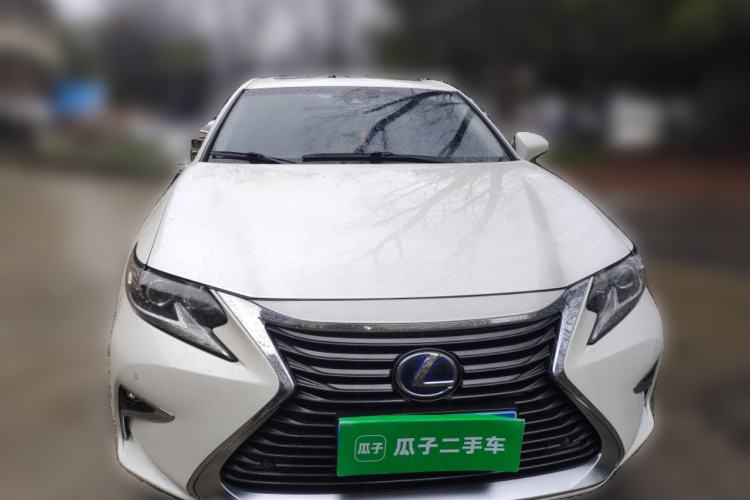 Used Lexus ES 2015 300h Comfort Edition
