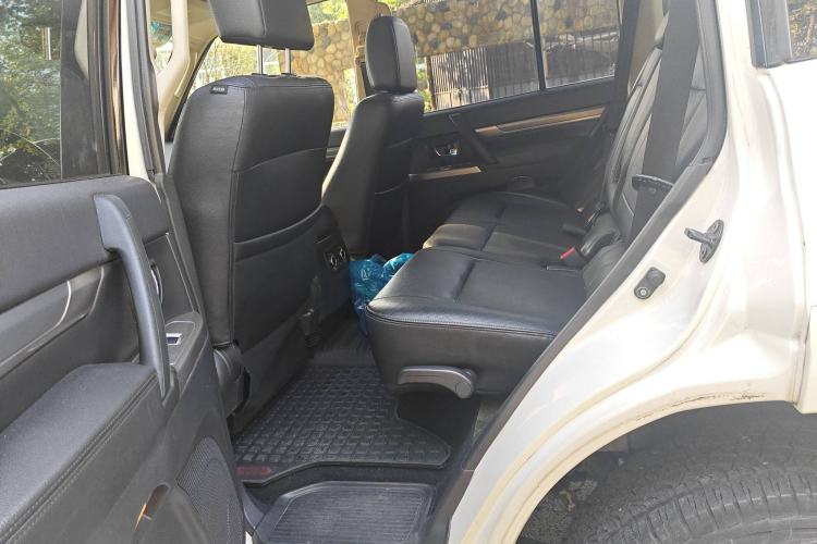 Used Mitsubishi Pajero 2015 3.0L Automatic Elite Plus Version China V Standard Interior 4