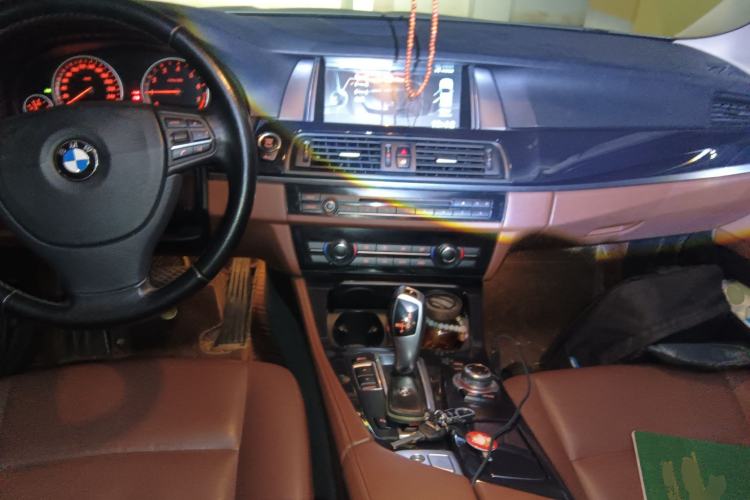 Used BMW 5 Series 2015 520i Elegant Edition Center Console