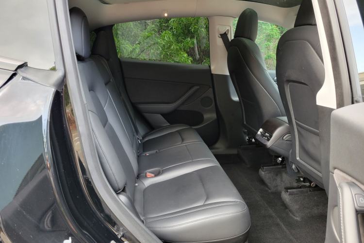 Used Tesla Model Y 2021 Long-Range All-Wheel-Drive Version 3D7 Interior 5