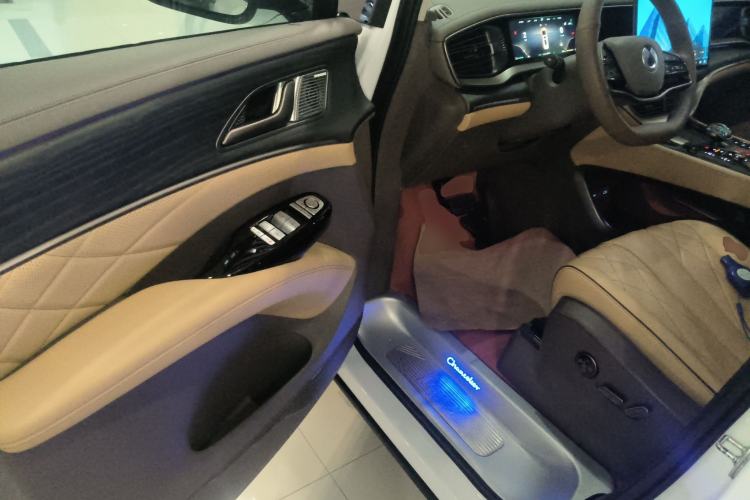 Used Denza D9 2022 DM-i 970 Four-Wheel Drive Flagship Model
