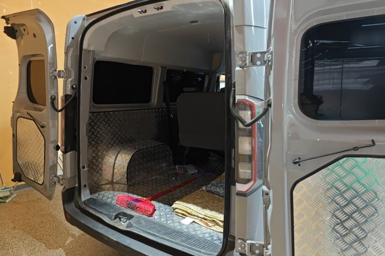 Used Farizon Super VAN 2025 Yucheng Action-Pak, Short-Axle 68kWh ZhiXin, 5-seater
