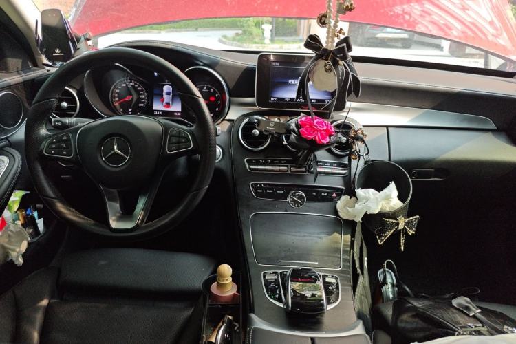 Used Mercedes-Benz C-Class 2018 C 180 L Fashion Edition Sport Version Center Console