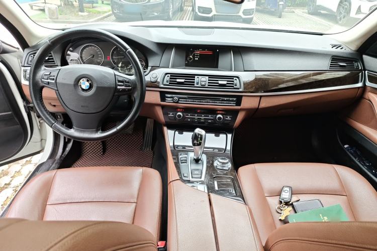 Used BMW 5 Series 2014 525Li Leading Model Center Console