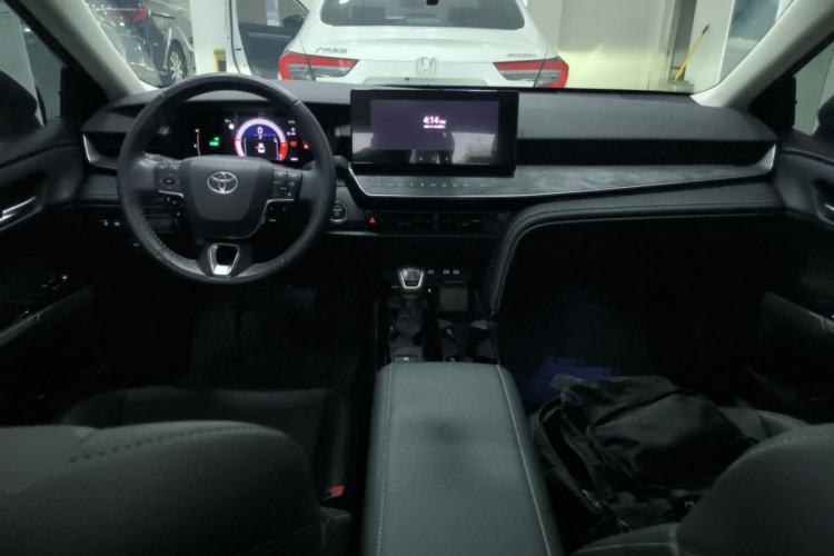 Used Toyota Camry 2024 Dual-Motor 2.0 HGVP Luxury Edition
