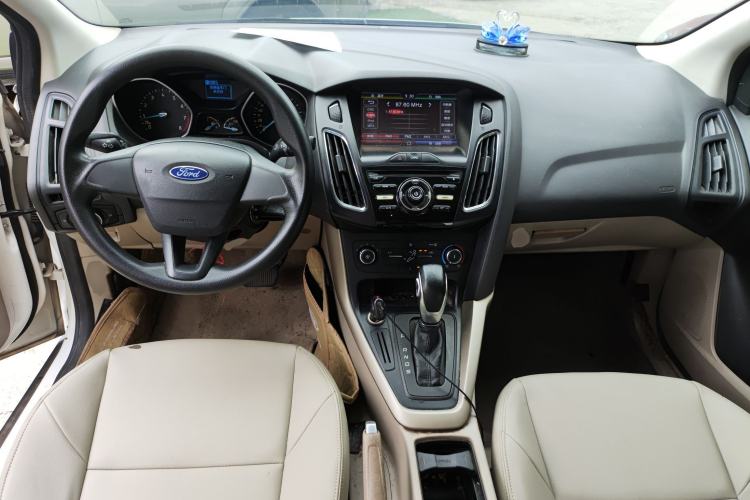 Used Ford Focus 2015 Sedan 1.6L Automatic Comfort Model Center Console