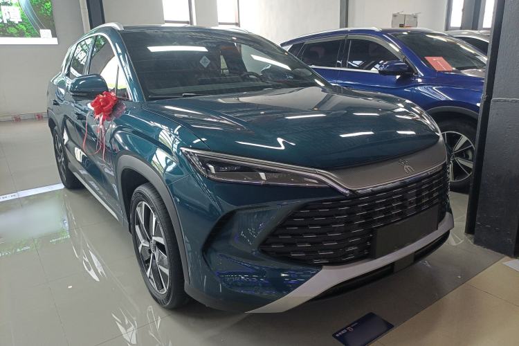 Used BYD Song L DM-i 2024 160km Beyond Edition Front Right 45 Deg