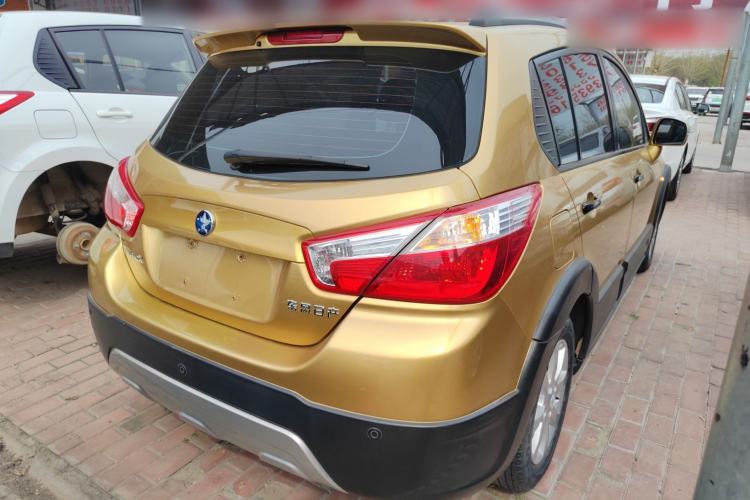 Used Venucia R50X 2015 1.6L Automatic Luxury Edition
