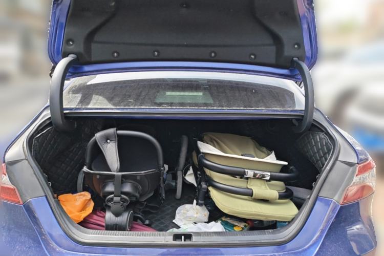 Used Toyota Camry 2019 Dual-Engine 2.5HQ Flagship Edition China VI Standard Trunk