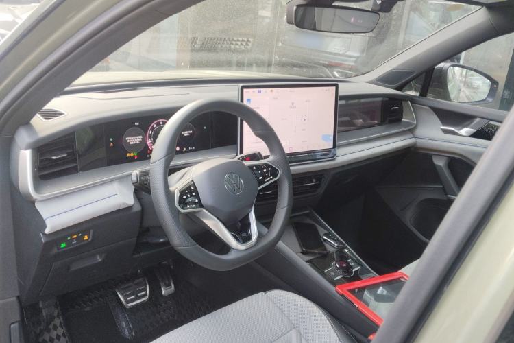 Used Volkswagen Tayron 2025 Tiguan L 380TSI 4Motion Luxury Center Console