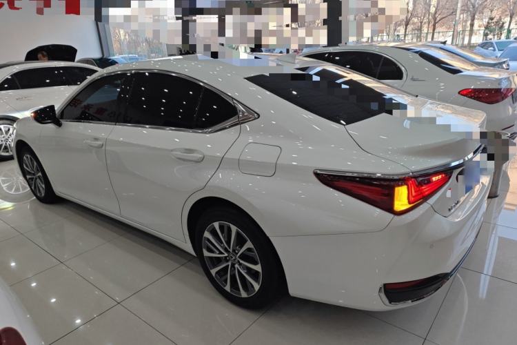 Used Lexus ES 2023 200 Excellence Edition
