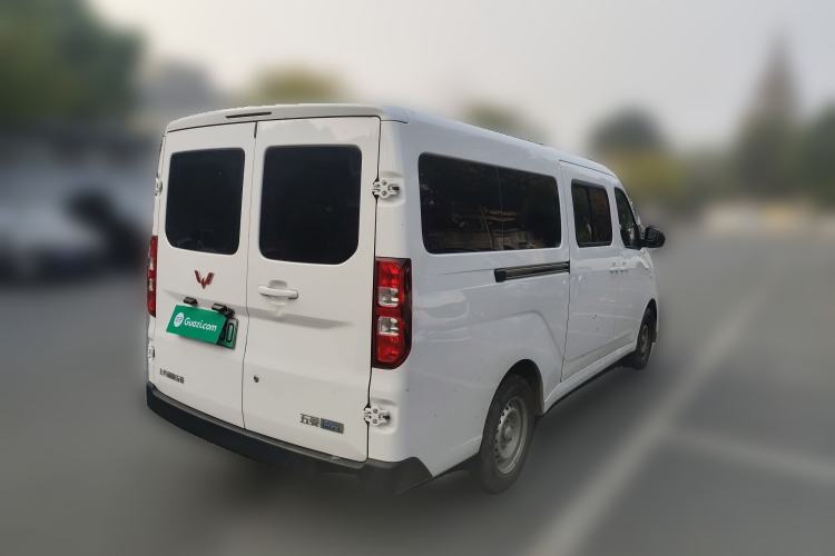 Used Wuling Yangguang 2024 300km Comfort-Grade Passenger Van 60kW
