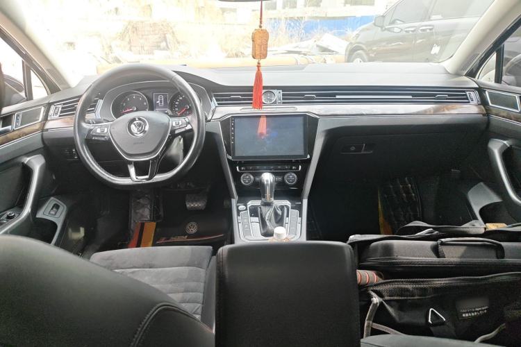 Used Volkswagen Magotan 2018 330TSI DSG Luxury Model Center Console