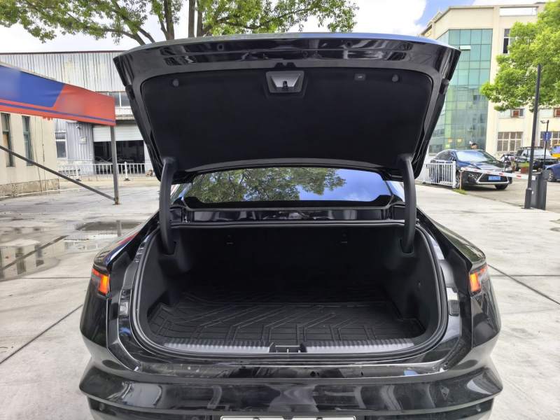 Used Lynk & Co Z10 2025 95 kWh 806 km Range Rear-Wheel Drive Advanced Driver-Assistance System Max — 20