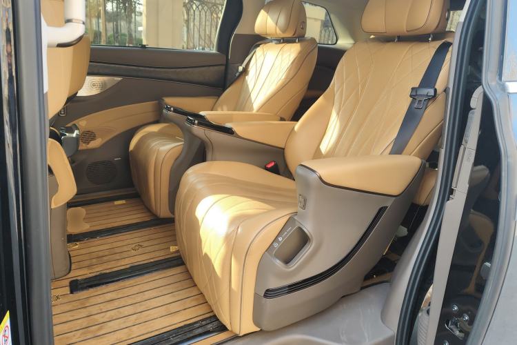 Used Denza D9 2023 DM-i 945 Business Edition Left Rear Seat