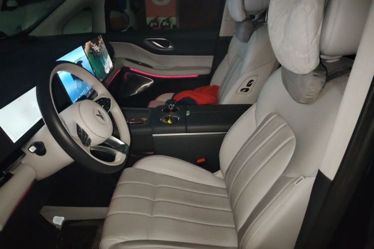 Used VOYAH Dream 2025 PHEV Four-Wheel Drive Prestige Kunpeng Edition