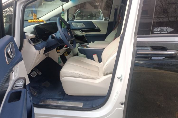 Used Buick Century 2023 2.0T Seven-Seater Yinshi Edition
