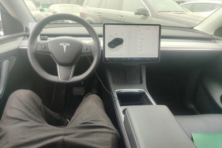 Used Tesla Model Y 2023 Long-Range All-Wheel-Drive Version
