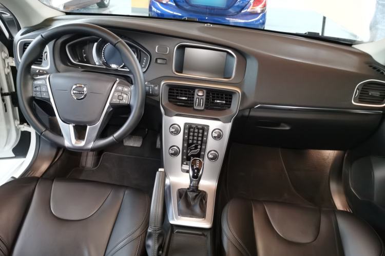 Used Volvo V40 2018 T3 Zhiya Edition
