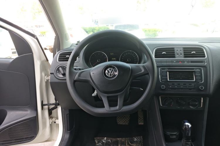 Used Volkswagen Polo 2014 1.4L Automatic Comfort Edition Steering Wheel