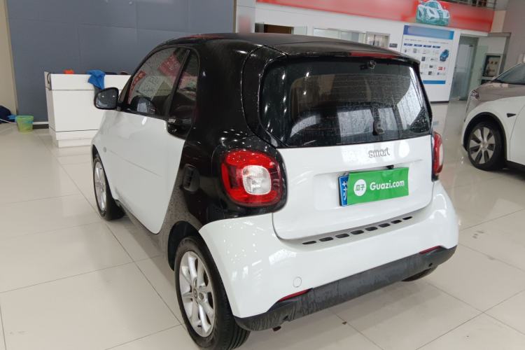 Used smart fortwo 2015 1.0L 52 kW hardtop Dynamic version