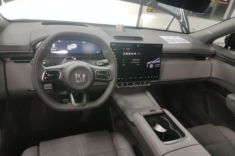 Used Zeekr 7X 2025 100 kWh Long-Range Rear-Wheel Drive with Intelligent Driving Features