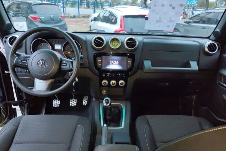 Used BAIC Off-Road BJ40 2016 40L 2.0T Manual Two-Wheel Drive Luxury Edition
