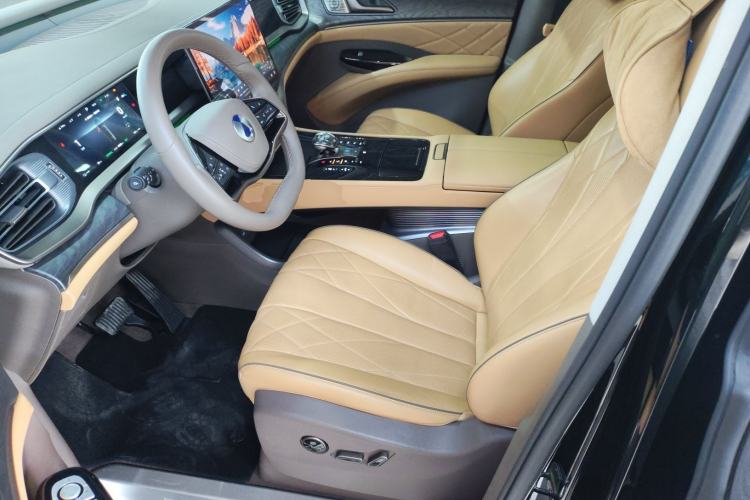 Used Denza D9 2022 DM-i 1040 Prestige Model
