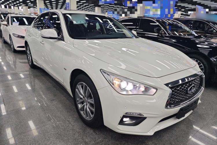 Used Infiniti Q50L 2018 2.0T Comfort Edition China VI Standard Front Right 45 Deg